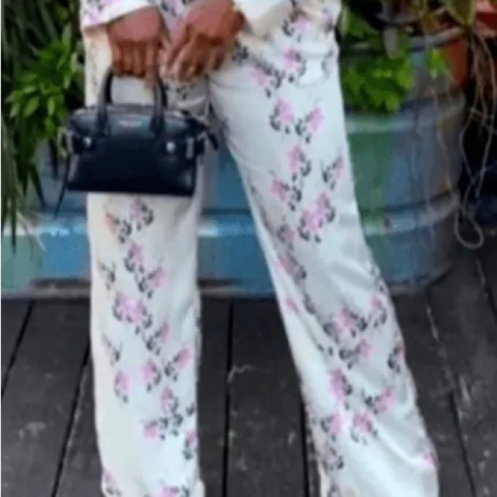 Zara Loosefit multicolor flowered pants